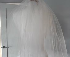 Short wedding veil