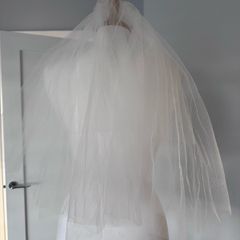 Short wedding veil