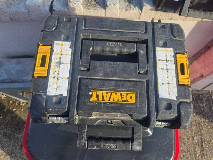 dewalt dcw210 orbital sander