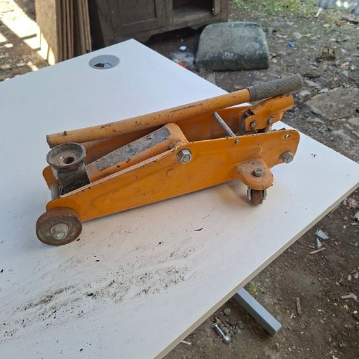 Car jack