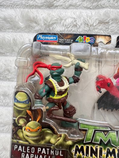 Teenage Mutant Ninja Turtles Mini  TMNT Mini-Mutants Paleo Patrol Raphael vs. Winged Dino (2008 mini-figures) Damaged Box Please see photos