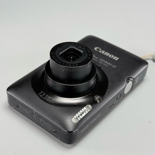Canon PowerShot SD940IS 12.1MP  Ultra compact digital camera