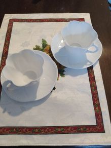Shelley porcelain,dainty white,2 cups,2 saucers
