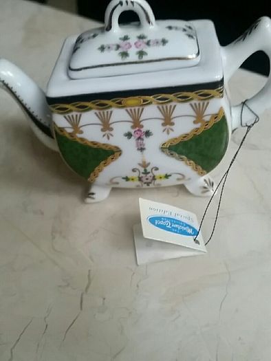 The Miniature  Teapot  Collection.