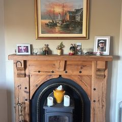 PRICE DROP TO 25E IF COLLECTED BY MONDAY 18TH. Timber surround with cast iron insert for fireplace