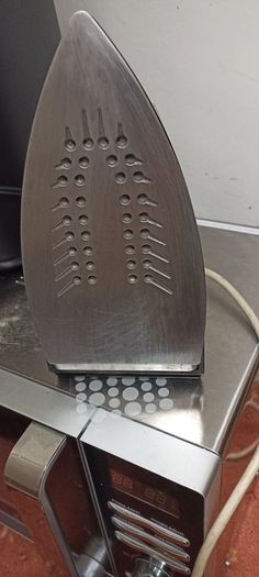 steam Iron & Stainless Steel Frying Pan