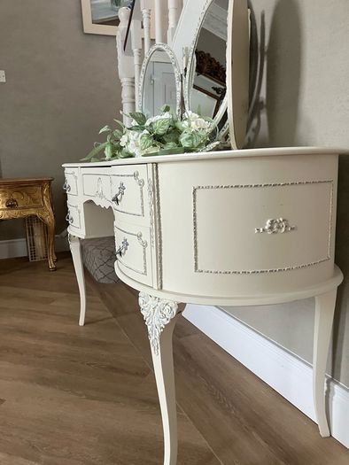Dressing table