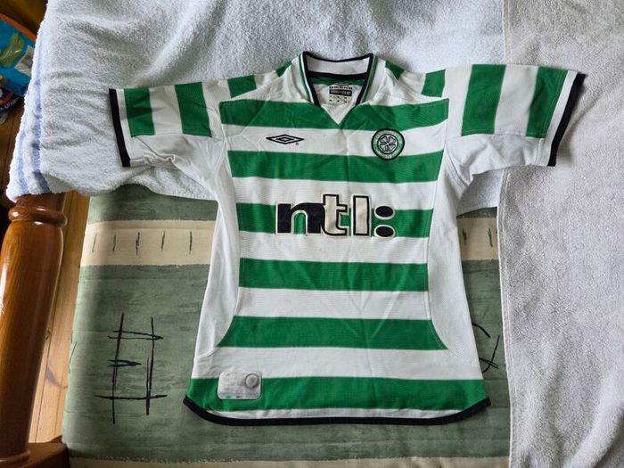 Celtic Football Home Jersey 2001 to 2003 Small Boys Umbro