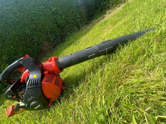 leaf blower