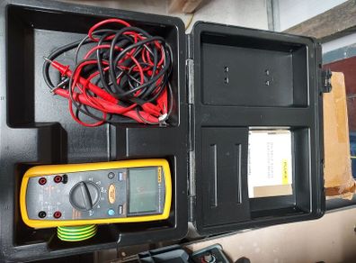 Fluke 1577 insulation meter