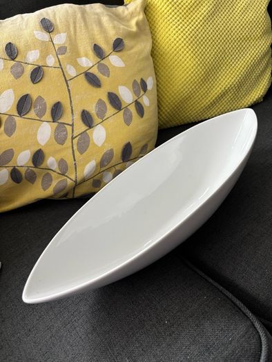 Newbridge oval bowl 12 inches in length ideal for potpourri or as a serving bowl as microwave and dishwasher safe