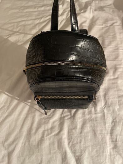 Black Crocodile Style Handbag Backpack
