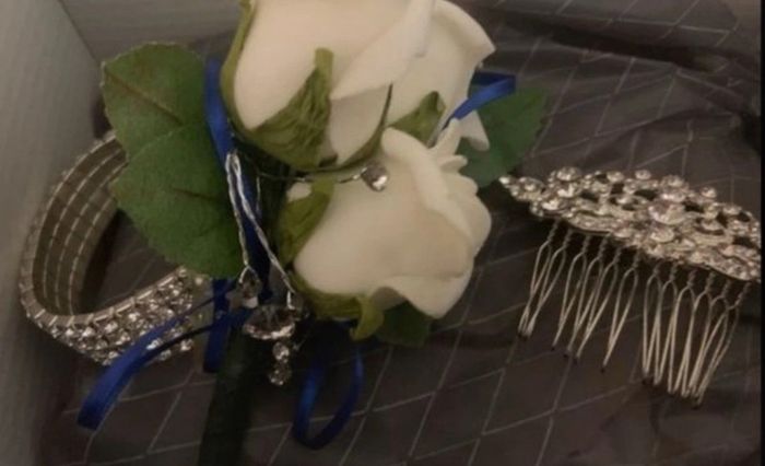 Cari's closet dress & accessories