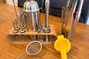 Cocktail maker kit with 2 shakers
