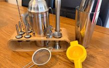 Cocktail maker kit with 2 shakers