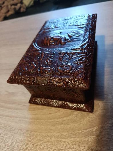 Vintage leather trinket box