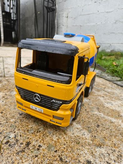 Bruder Mercedes Actros TGA Cement Mixer