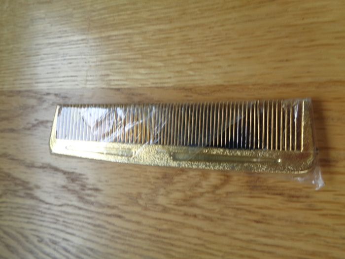 Hair Combs  x 6 for Sale