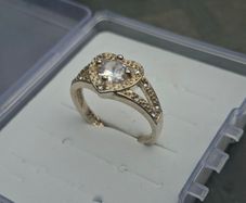 Lovely Heart-shaped Sterling 925 Silver Ring with clear Stones