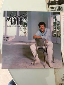 Lionel Richie Can't Slow Doen