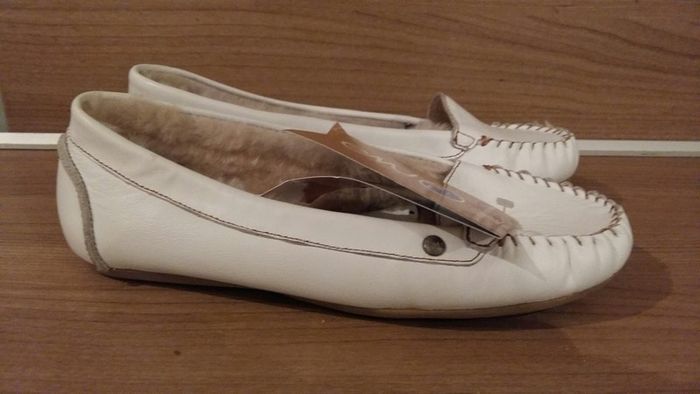 NWT White EMU Moccasin Leather Shoes size 5