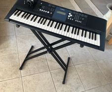 Electronic piano keyboard