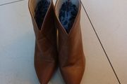 Tan Ankle Boots.   S.40. (7).