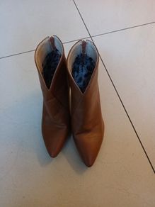 Tan Ankle Boots.   S.40. (7).