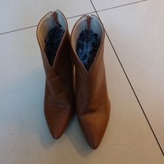 Tan Ankle Boots.   S.40. (7).