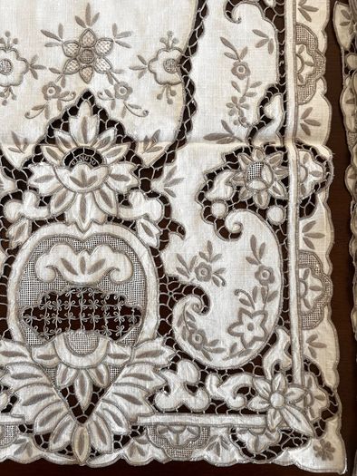 Embroidered Table Runner, 8 Placement Mats and 8 Napkins