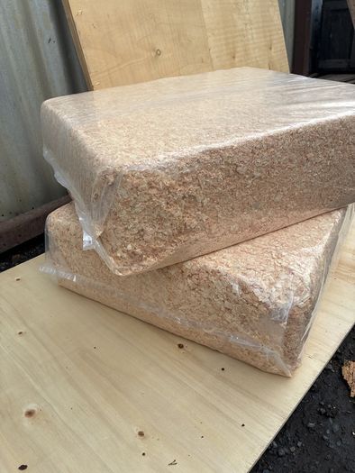Dry clean wood shavings for pet bedding