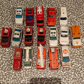 17 Matchbox etc Police and emergency vehicles