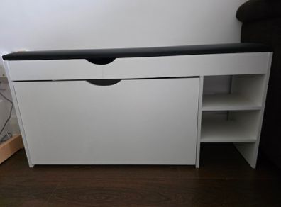 Flip-Top Storage Shoe Bench