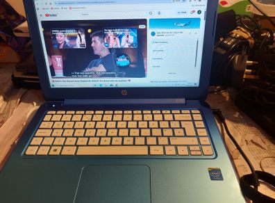 HP Stream, Model 13-co55sa, Intel Celeron CPU N2840, 2.16GHz, 2GB Ram, 32GB EMC Flash, Windows 10, Microsoft Edge, Chrome and VLC
