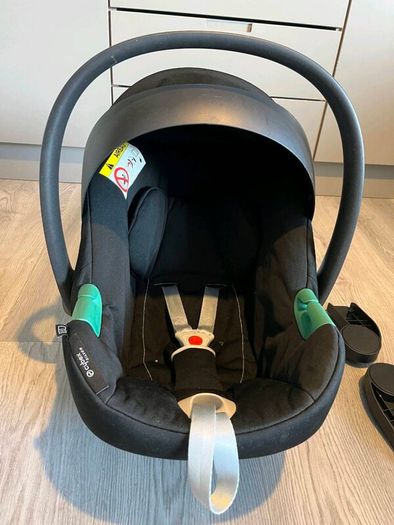 Baby car seat with ISO fix