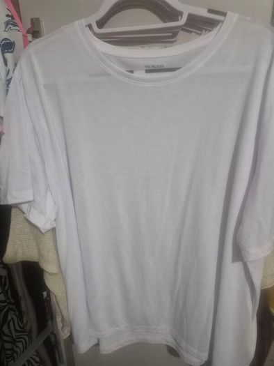 Tops size xl. All brand new some without tag. E2 each pr can do bundle on all