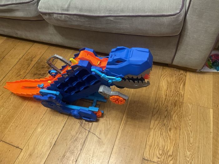 Hot Wheels City Let's Race Ultimate T-Rex Transporter Playset