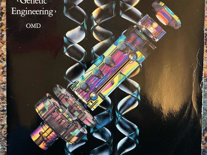 2 x OMD. Singles Sailing on the seven seas and genetic engineering vinyl record in vg+ condition 5 euros each or both for 8
