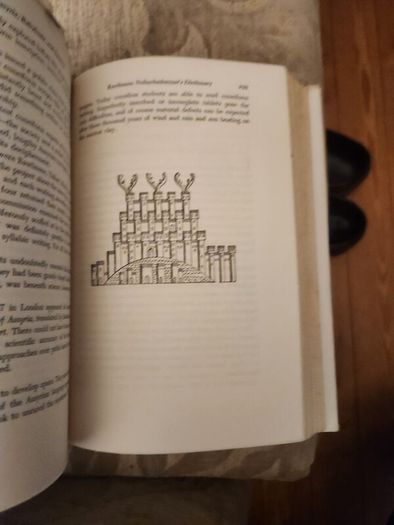 Gods, Graves,& Scholars. By C.w.ceram. The Story Of Archeology. With 49 Photos And 72 Drawings.  Hardback 1954. With Dustjacket In Good Condition.