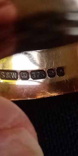 9ct men's heavy gold band 4g size S
