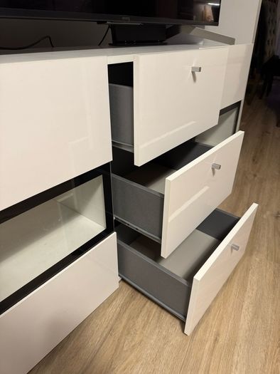Cabinet with drawers