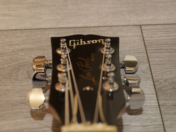 Modded [Ragnarok + Evertune] 1982 Gibson Les Paul 30th Anniversary Goldtop