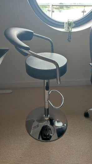 Bar stool