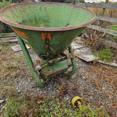 fertiliser spreader