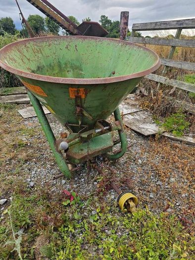 fertiliser spreader