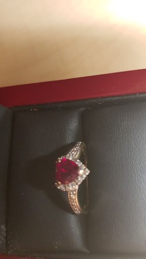 9 ct  gold ring Rubies and diamonds