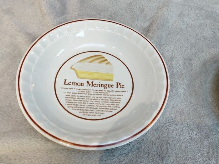 Vintage (80s) ceramic Pair of pie dishes