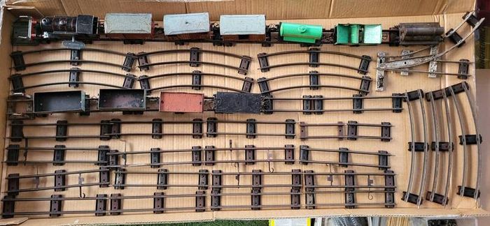 O gauge old clockwork train set