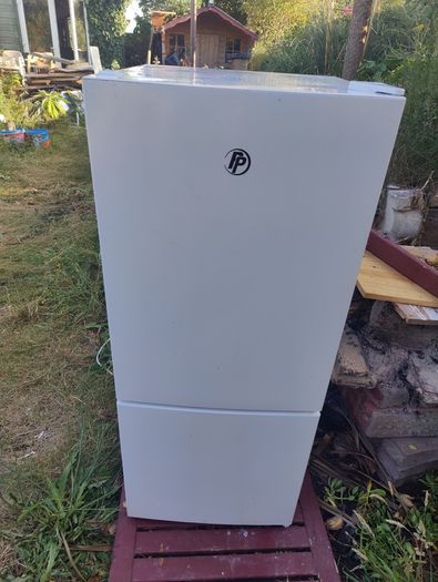 Powerpoint fridge freezer