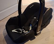 Maxi cosi car seat and base